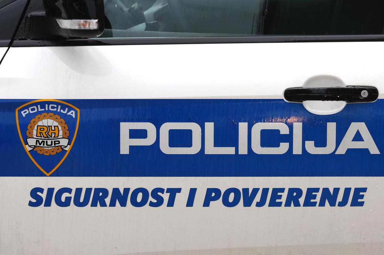 Službeni policijski automobil