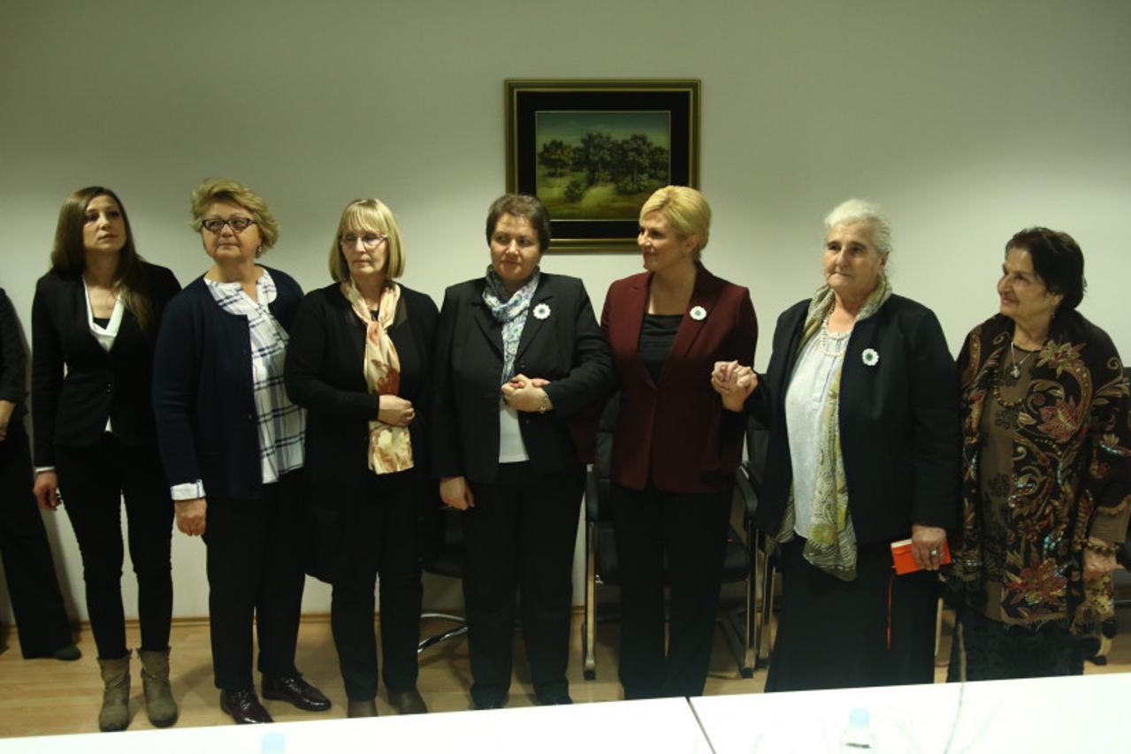 Kolinda Grabar Kitarović i Majke Srebrenice