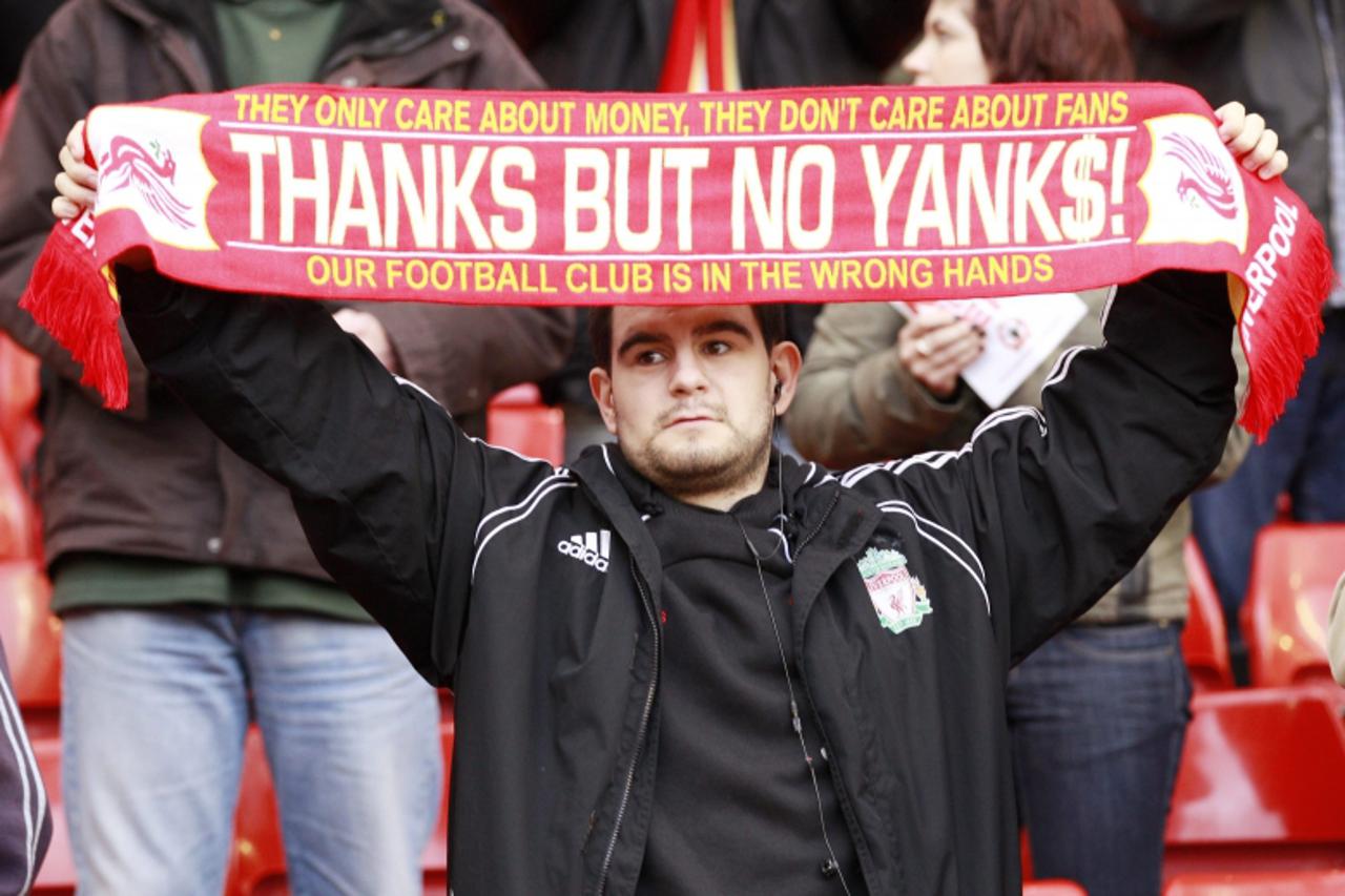 'A Liverpool fan holds up a scarf in protest after their English Premier League soccer match against Blackpool at Anfield in Liverpool, northern England, October 3, 2010. REUTERS/Darren Staples   (BRI