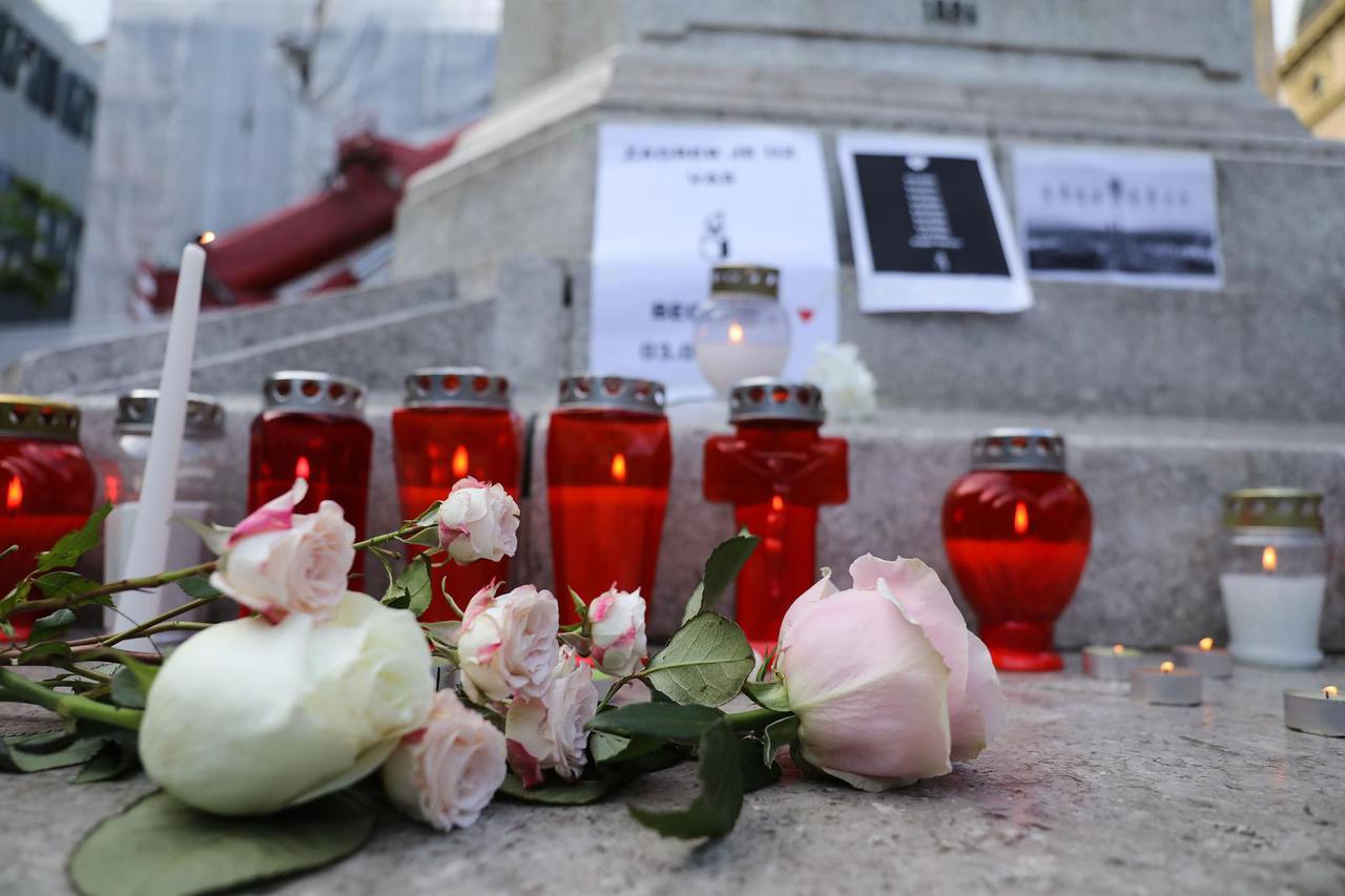 Zagreb: Paljenje svijeća u čast stradalima u pokolju u školi u Beogradu