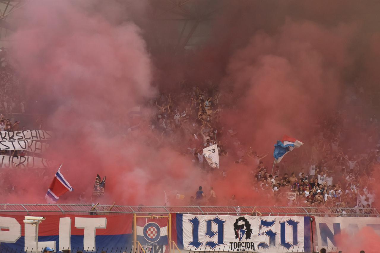 Split: Specijalna policija smirivala nerede na utakmici Hajduk - Dinamo