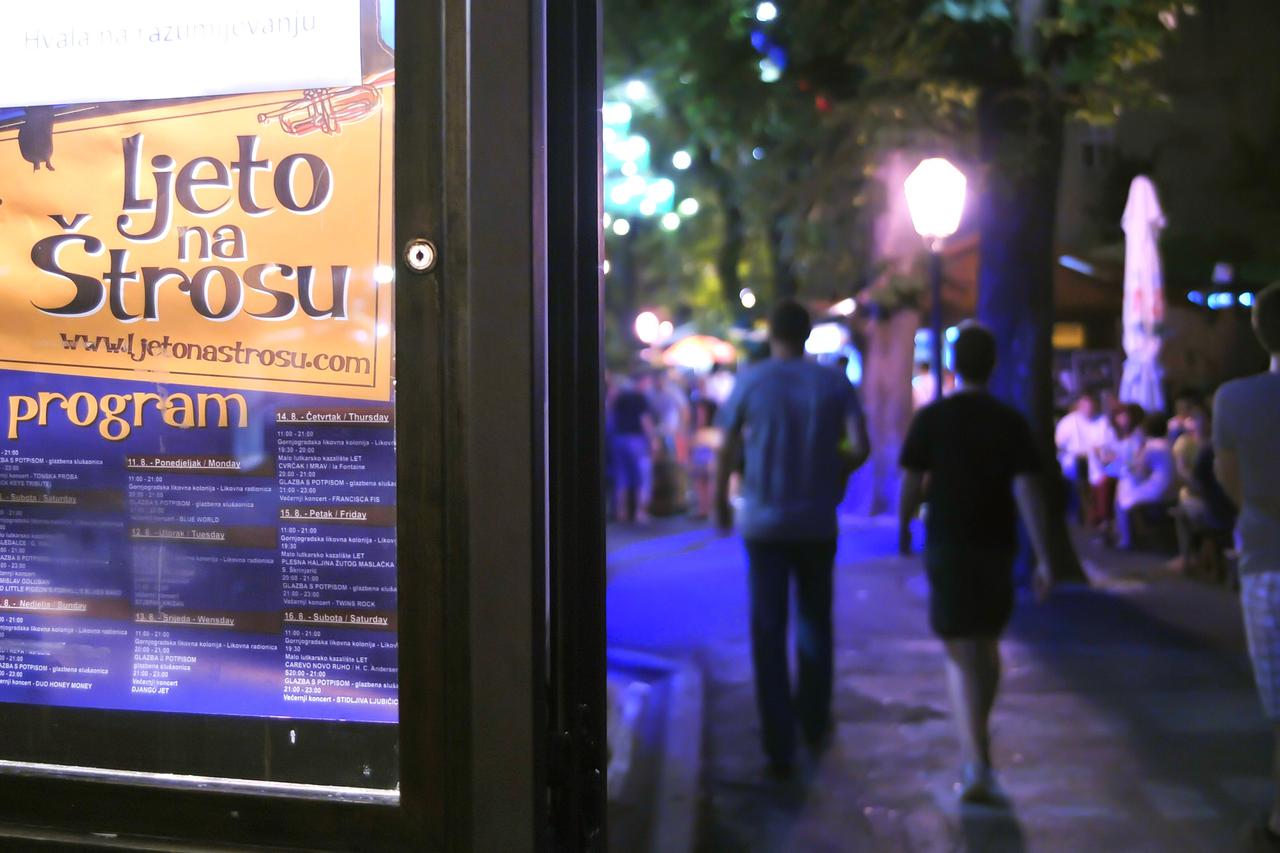 09.08.2014., Zagreb - Nocni zivot ljeti na Strossmayerovom setalistu.  Photo: Nina Djurdjevic/PIXSELL