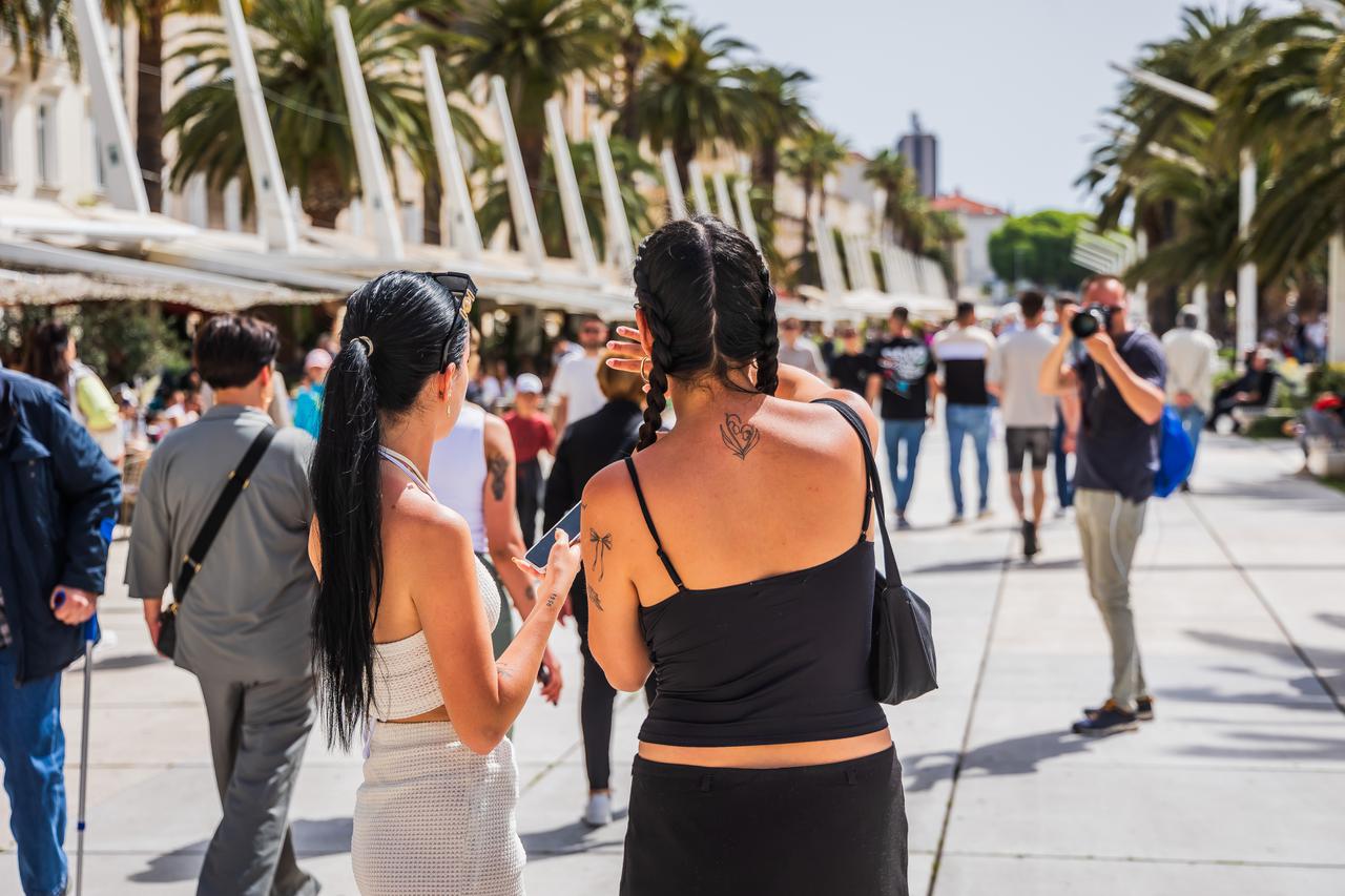 Split: Proljetni ugođaj na prepunoj splitskoj Rivi