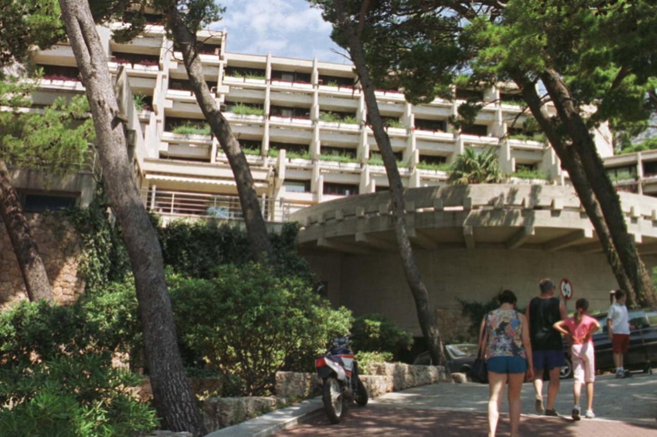 'turiticka patrola....25.07.2001. brela-hotel soline snimio zeljko grgic'