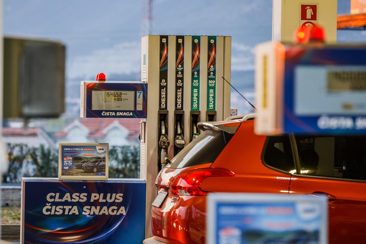 Split: Gužva na benzinskim postajama zbog novog poskupljenja goriva