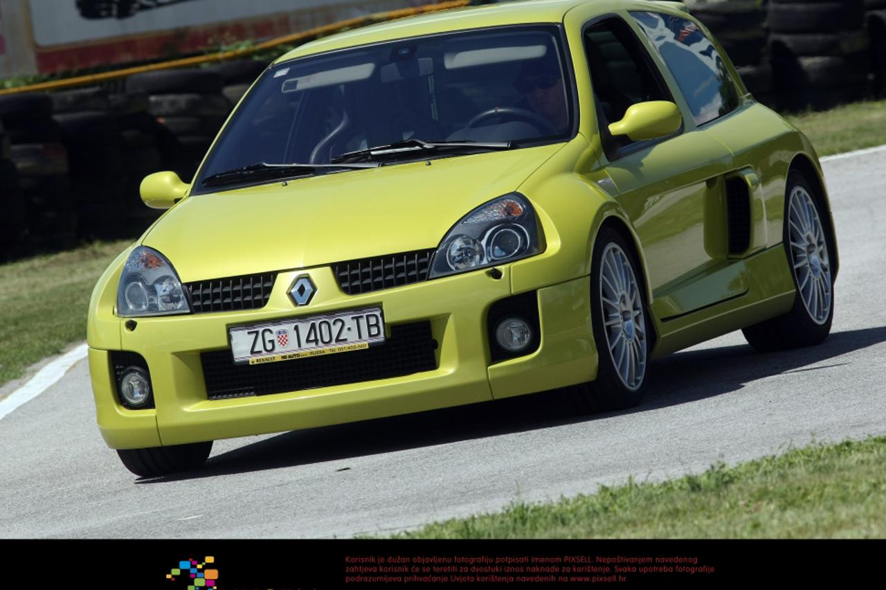 renault clio v6 R.S. (1)