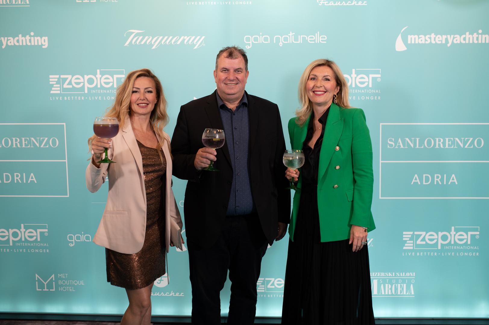 Novu kolekciju ovog poznatog brenda, čije kreacije voli i bivša predsjednica RH Kolinda Grabar Kitarović došao je pogledati njezin suprug Jakov, a bilo je tu i drugih poznatih osoba. 