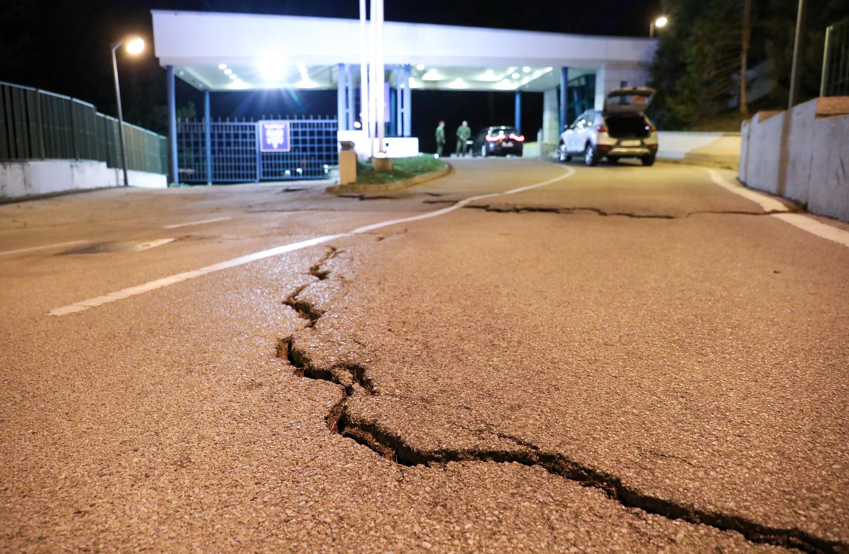 Na Pantovčaku se iznova aktiviralo klizište, a Ured predsjednika Republike Hrvatske o svemu je obavijestio nadležne gradske službe. 