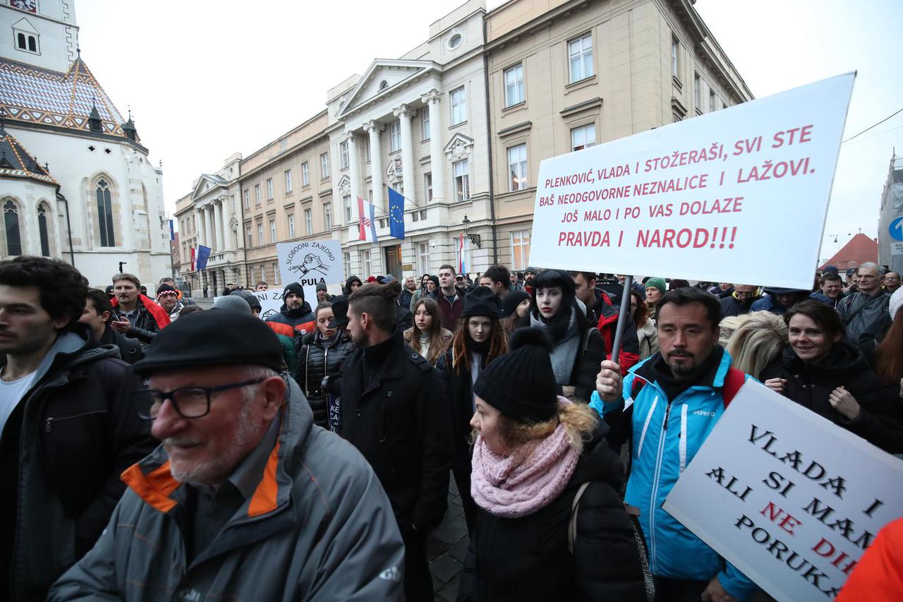 Prosvjednici svojim tijelima namjeravaju formirati bedem oko Markova trga, stigla je i policija 