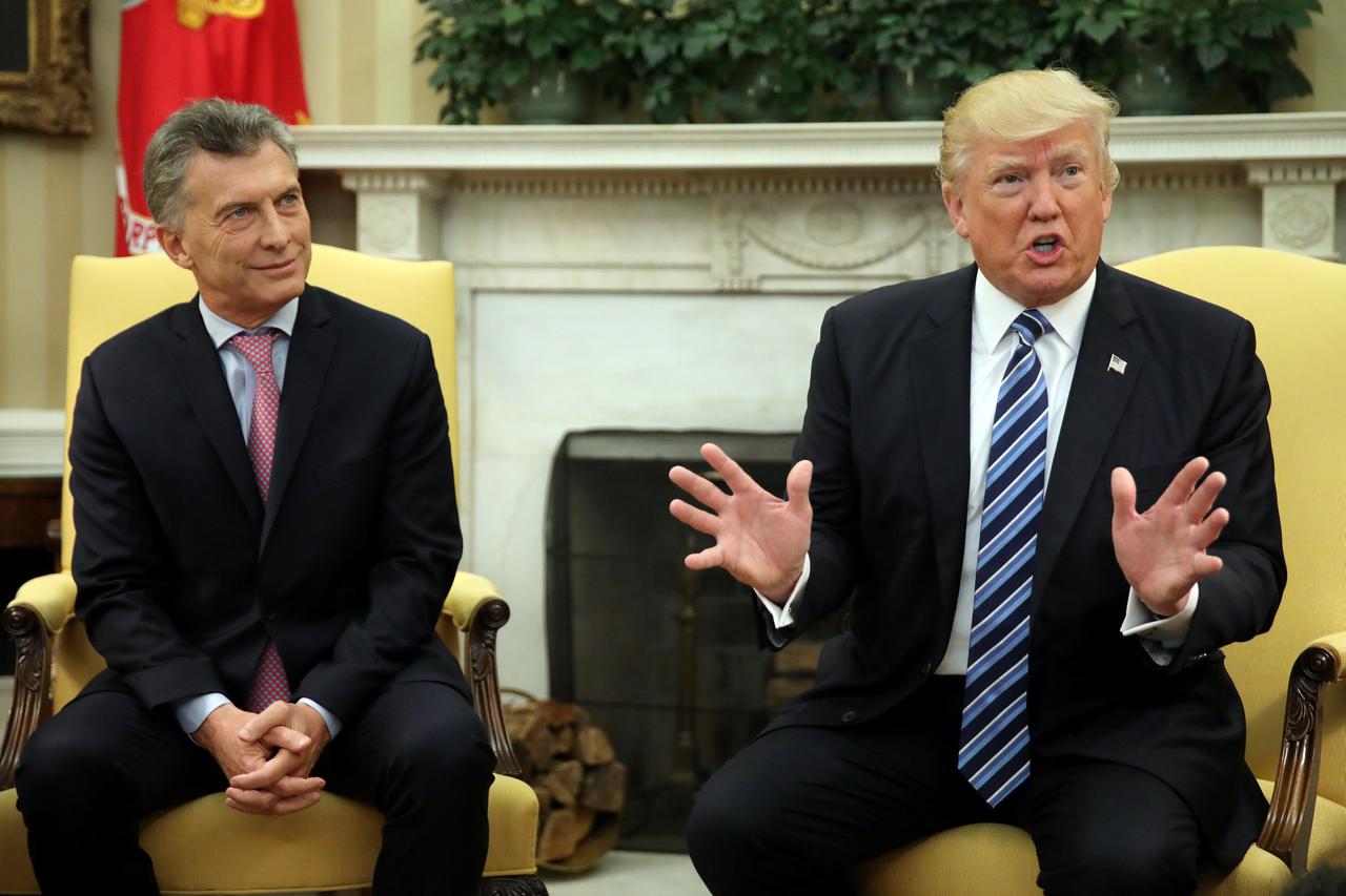 Trump i Macri sa suprugama