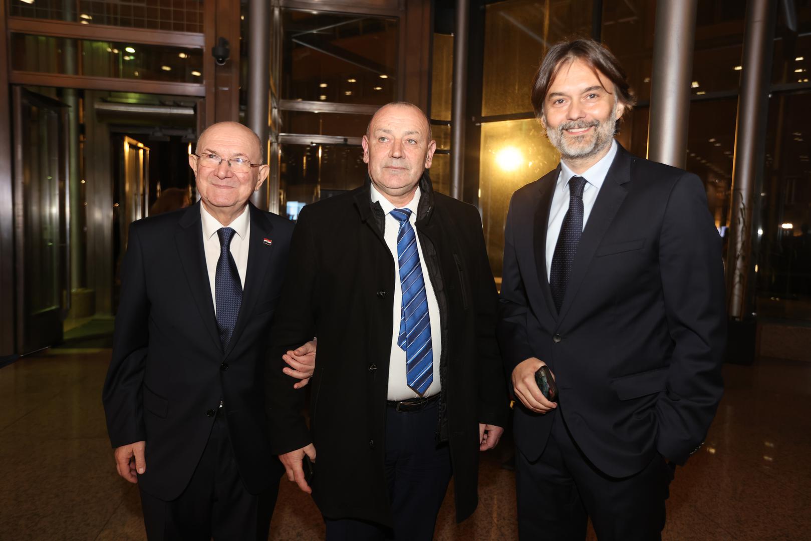 16.01.2023., Zagreb - U Nacionalnoj i sveucilisnoj knjiznici odrzana je promocija 2. dopunjenog izdanja knjige "Diplomatska oluja" Mate Granica. Mate Granic, potpredsjednik Vlade i ministar branitelja Tomo Medved, glavni urednik Vecernjeg lista Drazen Klaric Photo: Boris Scitar/Vecernji list/PIXSELL