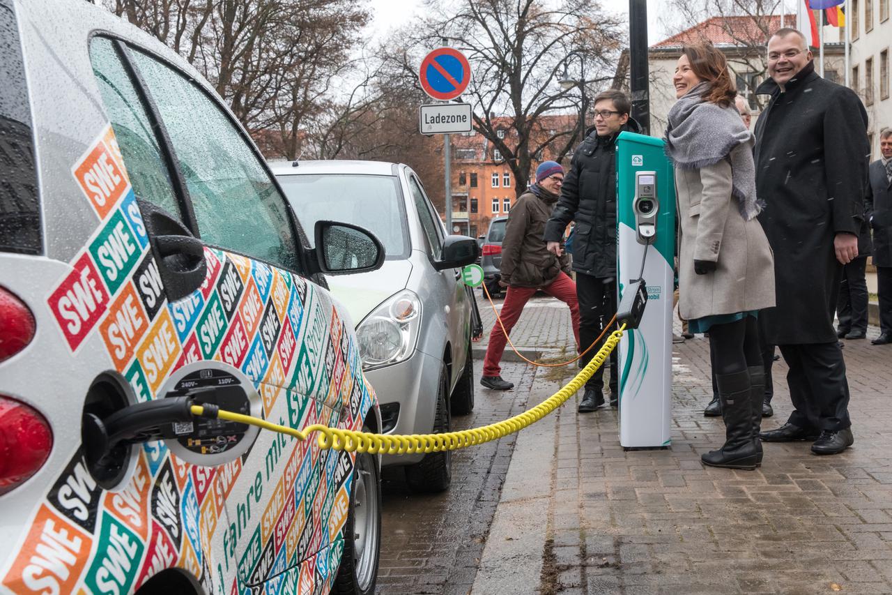 SKUPI I NEDOSTUPNI Prosječnom hrvatskom građaninu, kao i građanima većine zemalja EU, električni su automobili preskupi