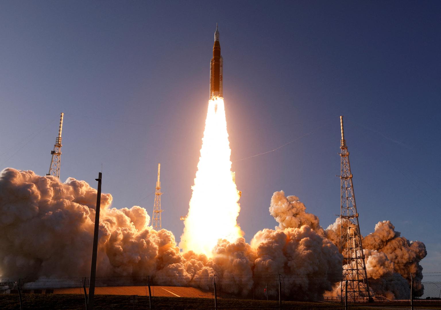 Posada je bila zauzeta fotografiranjem u vrijeme kada su trebali imati svoj prvi zajednički obrok u svemiru - no odgodili su ga kako bi nastavili gledati prizore i snimati fotografije.