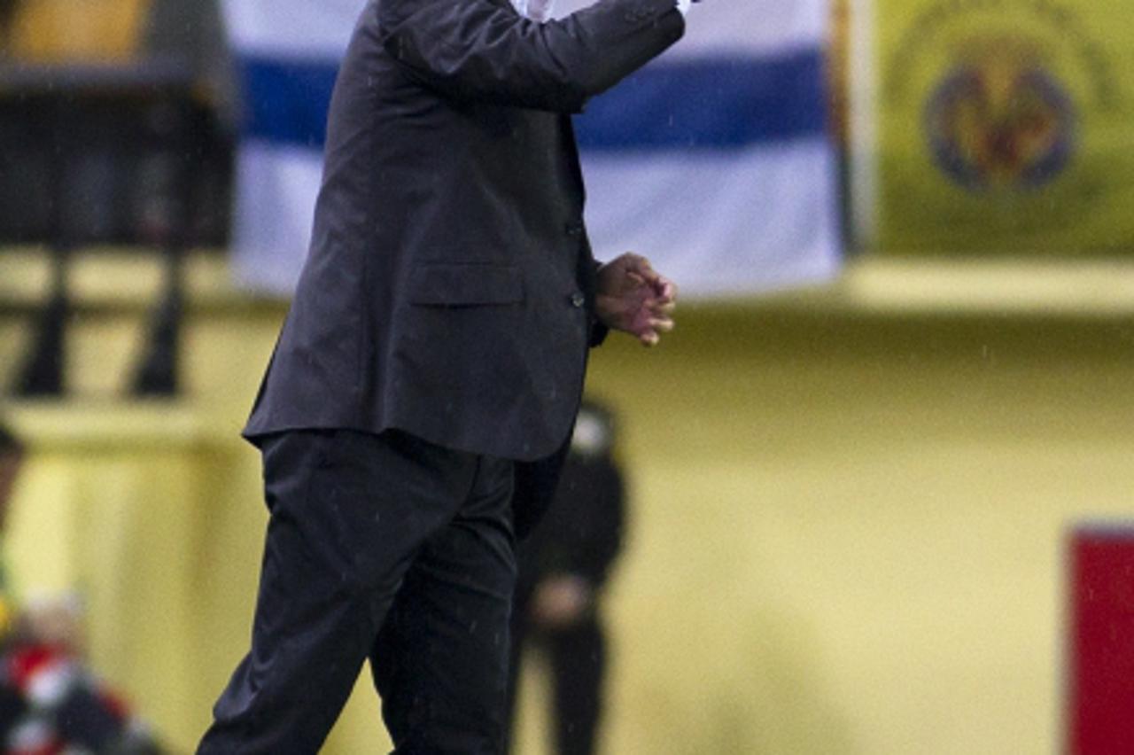 'Levante\'s coach Juan Ignacio Martinez reacts during the Spanish league football match between Levante and Villarreal on October 23, 2011, at the Madrigal stadium in Villarreal. AFP PHOTO/ Jaime REIN