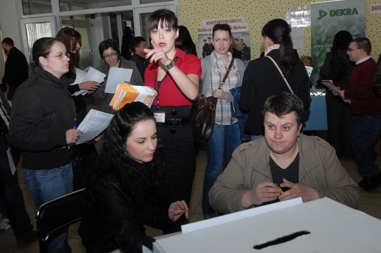 '29.03.2011., Bjelovar - U hotelu Central u organizaciji Hrvatskog zavoda za zaposljavanje podrucne sluzbe Bjelovar odrzan Sajam poslova na kojemu su prezentirane mogucnosti zaposljevanja, te gdje su 
