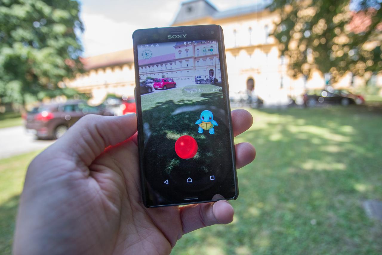 13.07.2016., Zagreb -  U dvoriste Klinike za psihijatriju Vrapce dolazi velik broj ljudi koji pomocu aplikacije Pokemon go hvataju pokemone koji se nalaze na toj lokaciji.  Photo: Davor Puklavec/PIXSELL