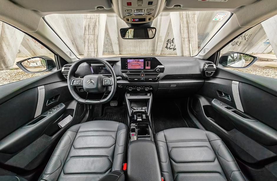 Novi C4 X donosi i novo sučelje multimedije, My Citroën Drive Plus, s 10-inčnim HD dodirnim zaslonom