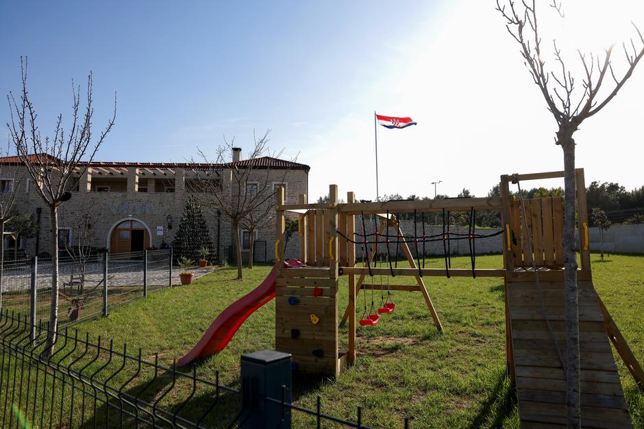 Pakoštane: Vinarija Karaba