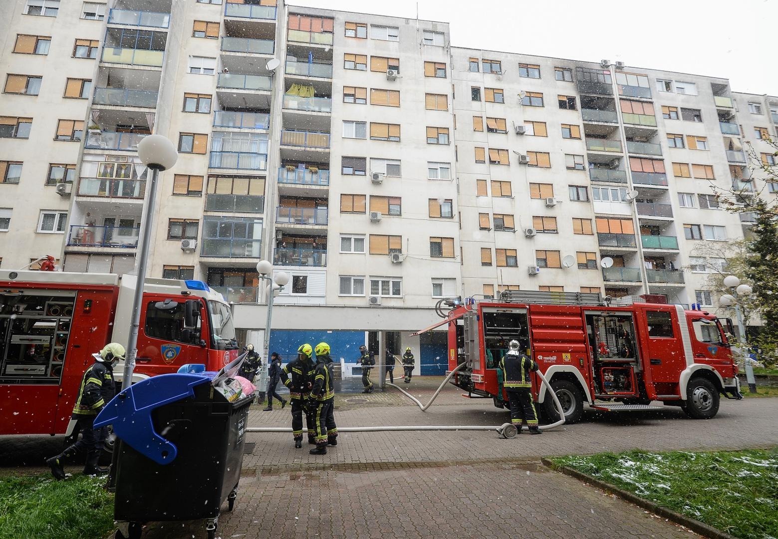25.03.2020., Zagreb - U zagrebackom naselju Slobostina doslo je do pozara stana, vatrogasci i policija na terenu. Photo: Marko Prpic/PIXSELL