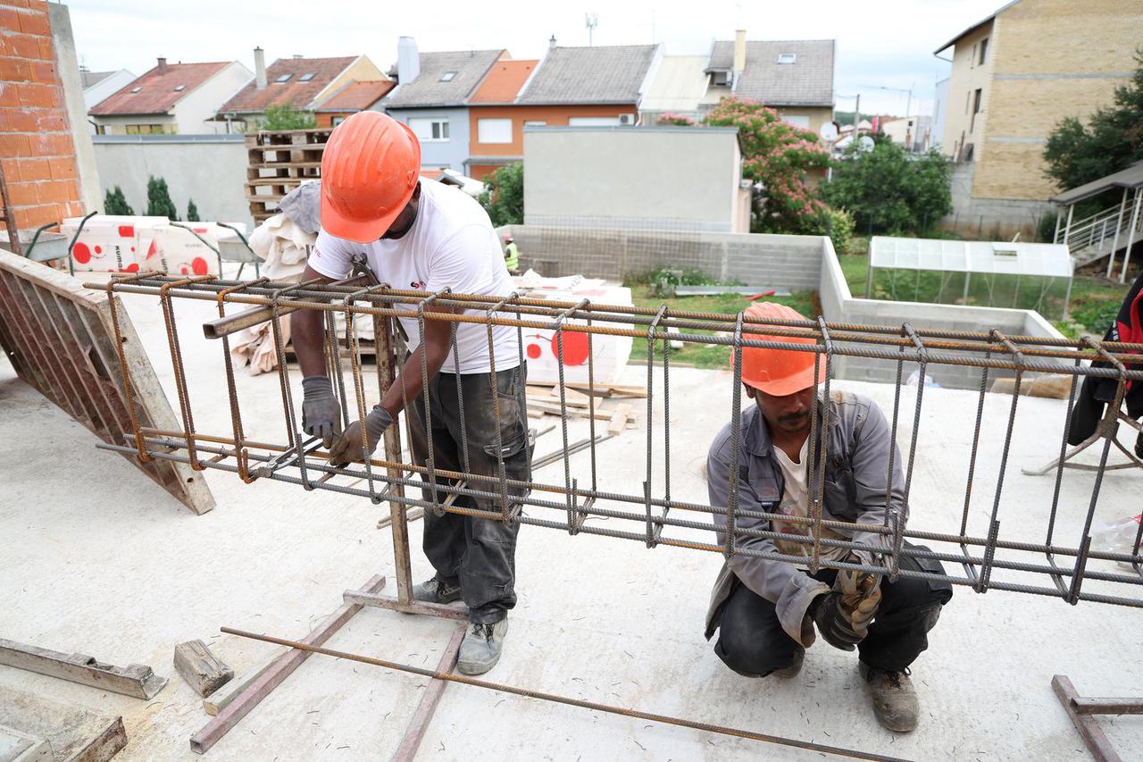Osijek: Reportaža s radnicima Nepalcima na gradilištu