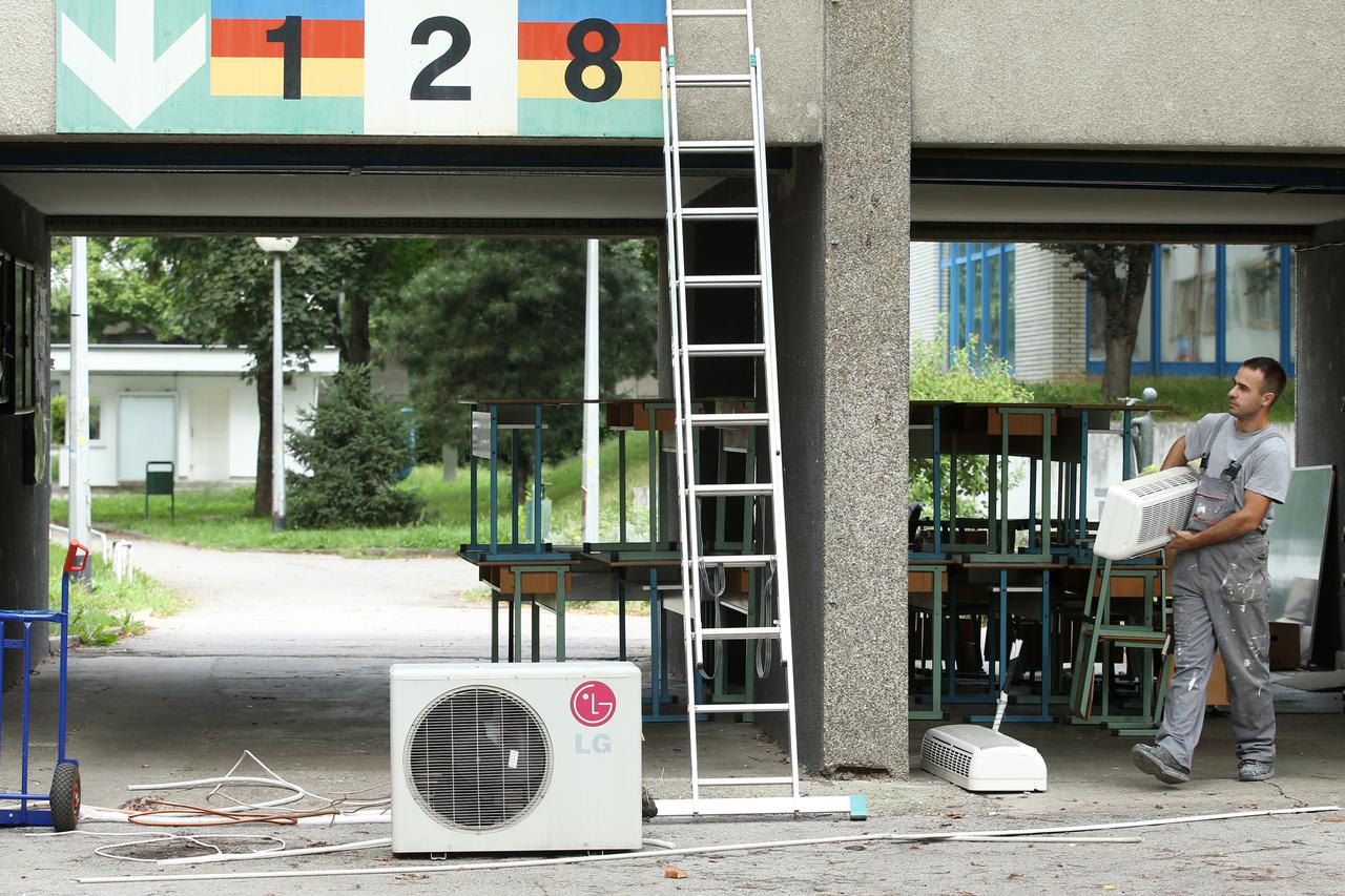 19.08.2015., Zagreb - Zapocela radovi na obnovi studentskog doma Cvjetno naselje. Photo: Robert Anic/PIXSELL
