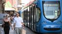 Sve više Zagrepčana primjećuje neobičan prizor u tramvajima: Zašto ljudi pričaju sami sa sobom? Evo što kažu stručnjaci
