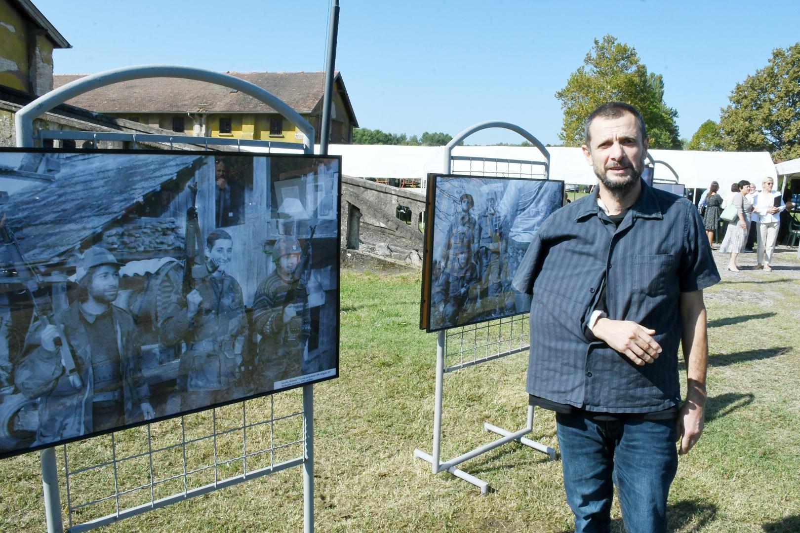 03.09.2021., Sisak - Povodom Dana branitelja grada Siska u bivsoj vojarni Barutana odrzana je svecana akademija i dodijela Plaketa Marijan Celjak - junak obrane grada Siska u Domovinskom ratu te je otvorena izlozba fotografija Mladena Knezevica-Gipsa.Photo: Nikola Cutuk/PIXSELL