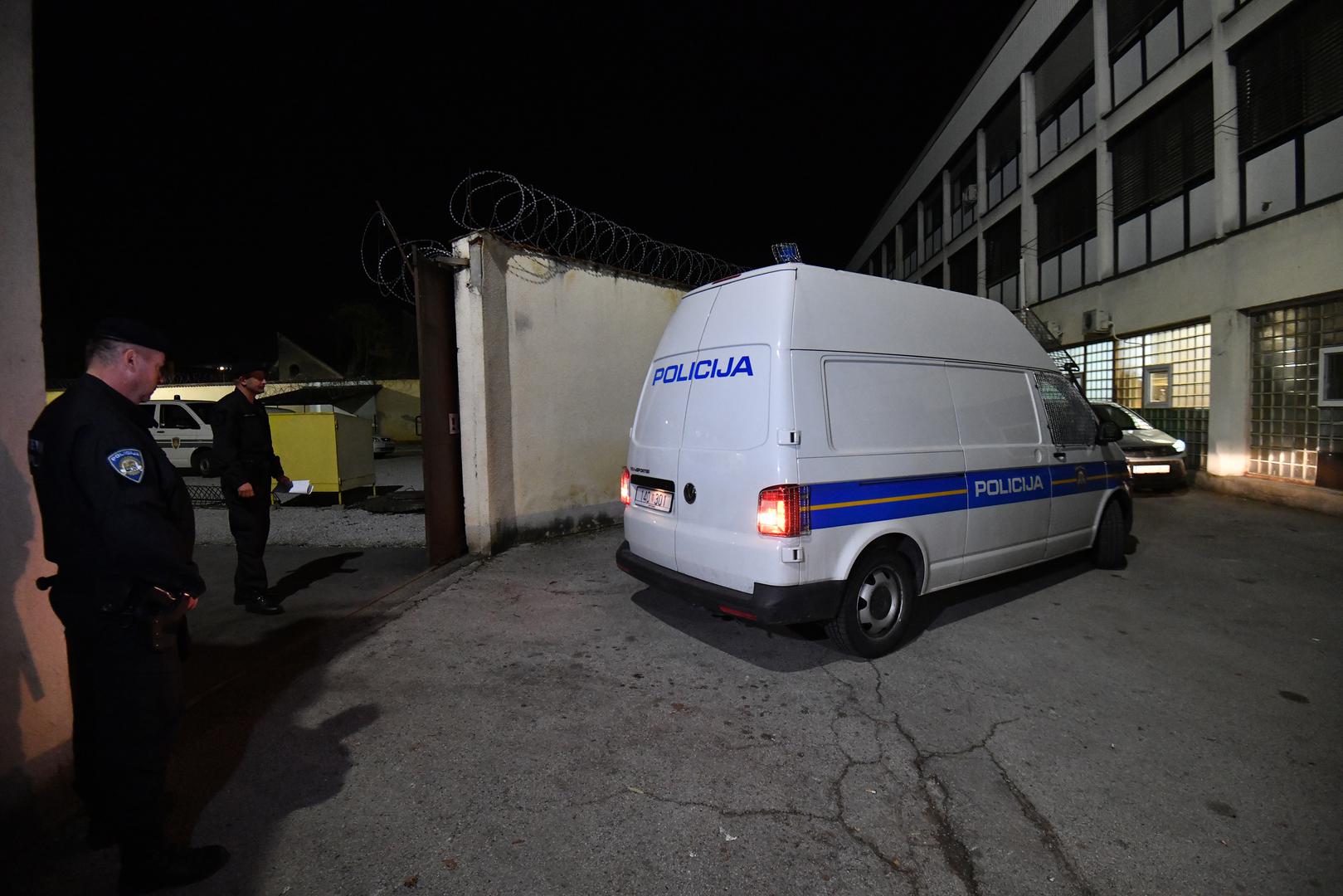 Neslužebno se doznaje kako se roditelje u posljednje vrijeme viđalo samo s jednim djetetom iako se znalo da su imali više djece.
