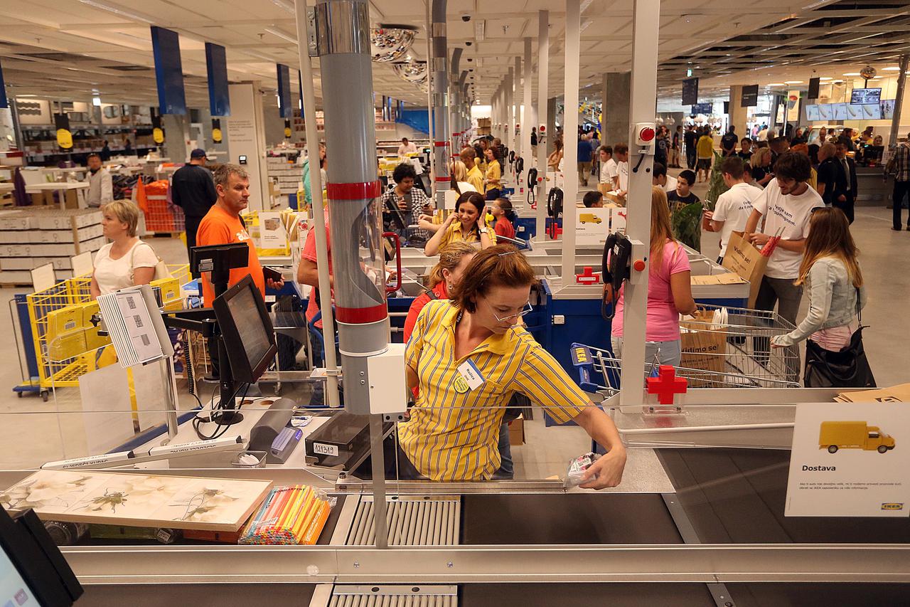 21.08.2014., Zagreb - Sluzbeno otvorenje svedske robne kuce Ikea. Izlozbeni prostori, police i artikli u prvoj Ikei u Hrvatskoj prostiru se u zgradi od 38 000 cetvornih metara u Rugvici. Trgovci su svecano docekali prve kupce Photo: Goran Stanzl/PIXSELL