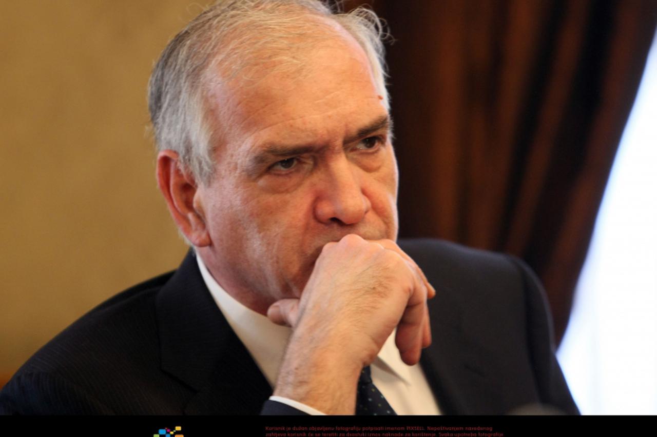 '18.02.2009., Zagreb - Guverner Zeljko Rohatinski na konferenciji za novinare u HNB-u se obratio gradjanima. Photo: Jurica Galoic/24sata'