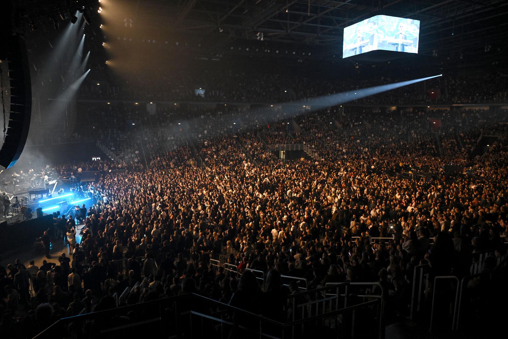  Sinoć je otkrio i veliku vijest za sve fanove na Kvarneru - 13. veljače sljedeće godine održat će veliki koncert u Rijeci, u Dvorani Zamet, a ulaznice će biti u prodaji od ponedjeljka putem sustava upad.hr: "Raduje me što ćemo povodom Dana zaljubljenih pjevati u predivnoj Rijeci, jedva čekam. 