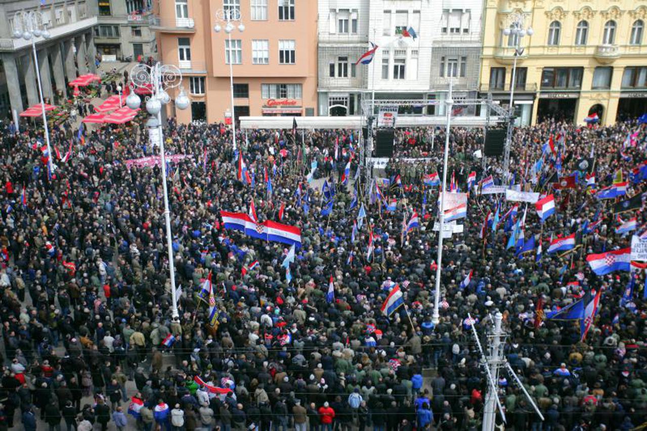 Prosvjed protiv ćirilice (1)