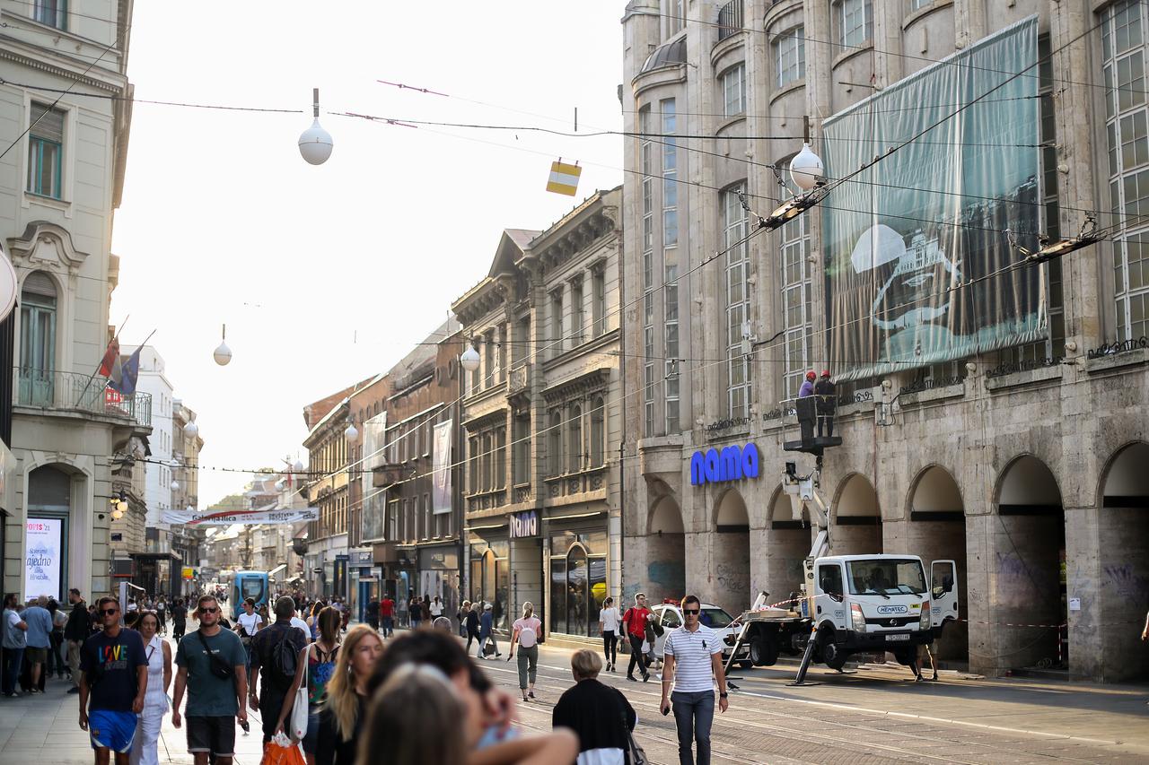 Zagreb. Otvorenje Galerije Ilica i njezine izložbe-akcije Društveni procesi