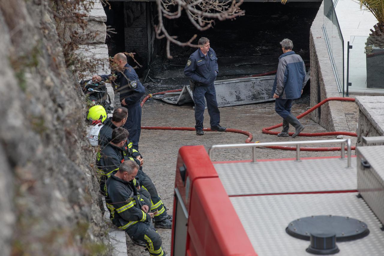 Opatija: U garaži luksuzne vile izgorjela tri skupocjena vozila