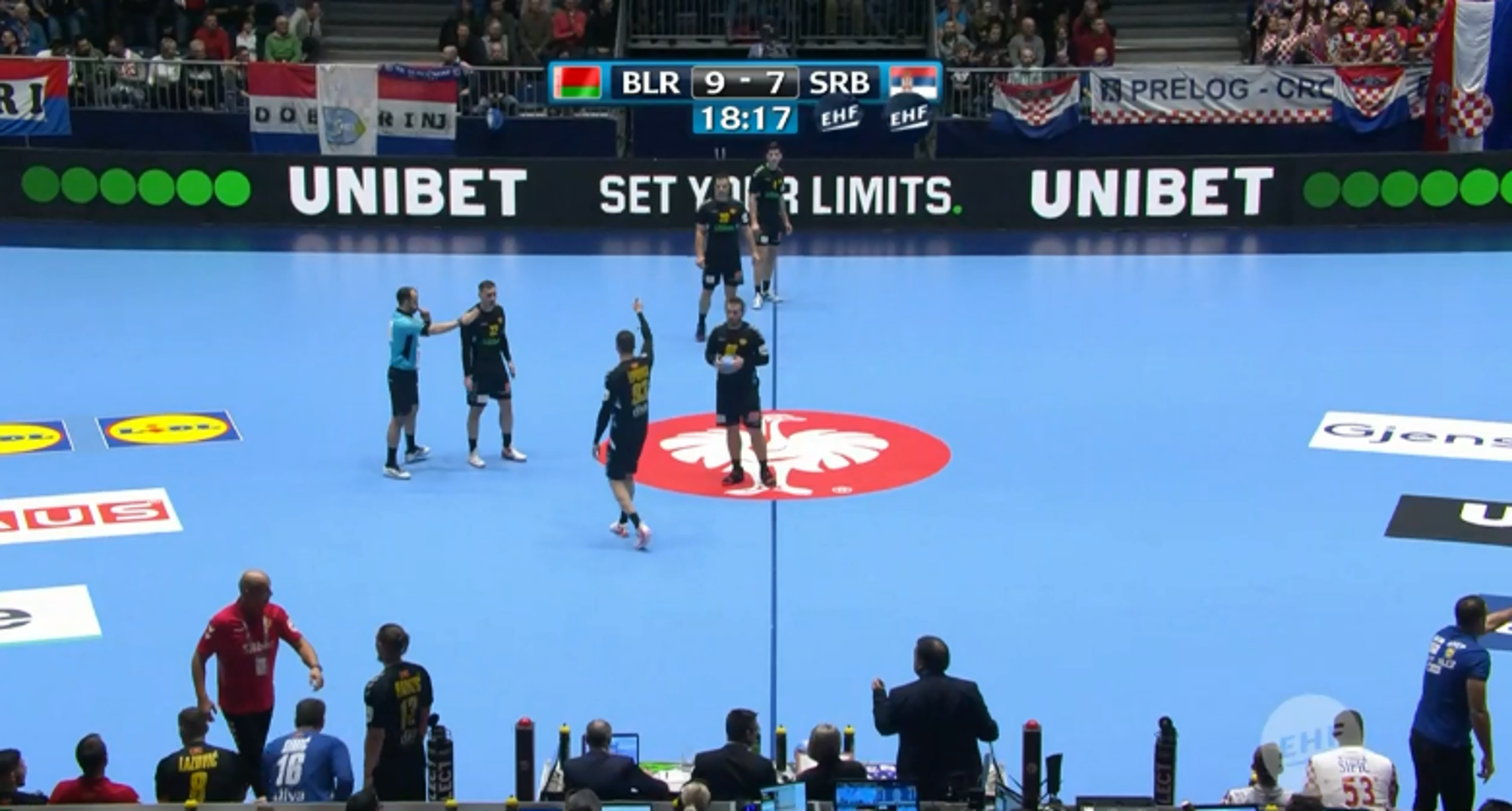 U 19. minuti utakmice na ekranu je pisalo da igraju Bjelorusija i Srbija.