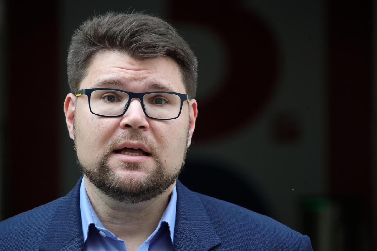 Zagreb: Predsjednik SDP-a Peđa Grbin obratio se medijima