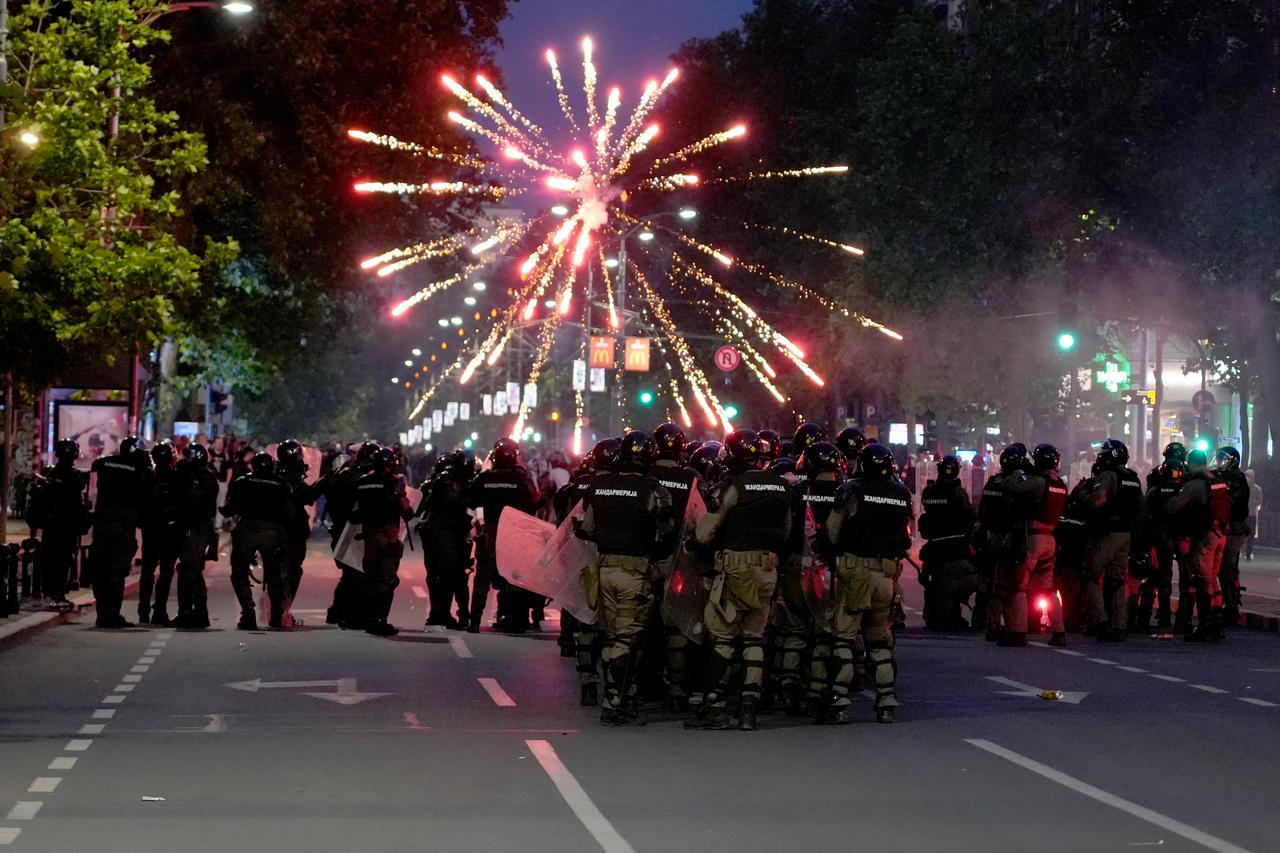 Neredi u Beogradu, sukobili se prosvjednici i policija