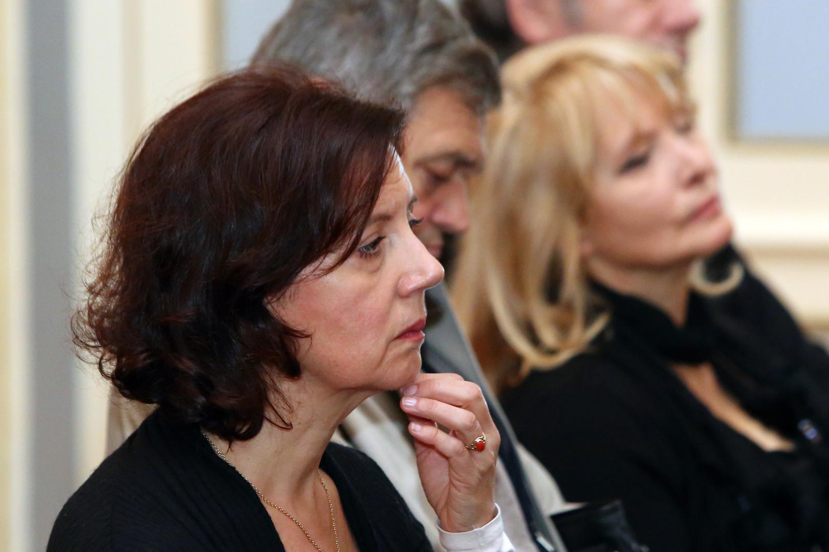 Kao dugogodišnja članica ansambla HNK Split, ostvarila je brojne zapažene uloge u svom rodnom gradu, u koji se vratila nakon diplome na zagrebačkoj Akademiji dramske umjetnosti.