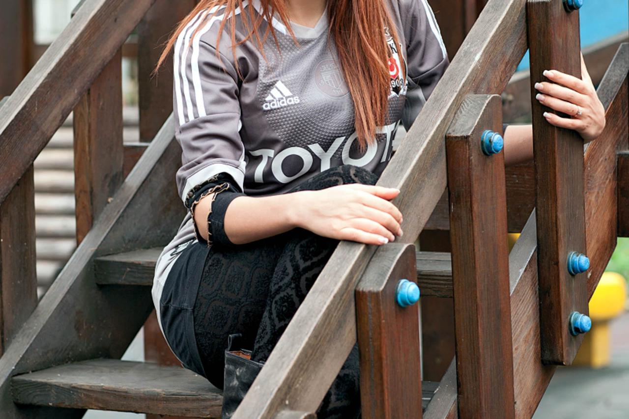 Pinar Dikici glumi u turskoj seriji "Pitanje časti"