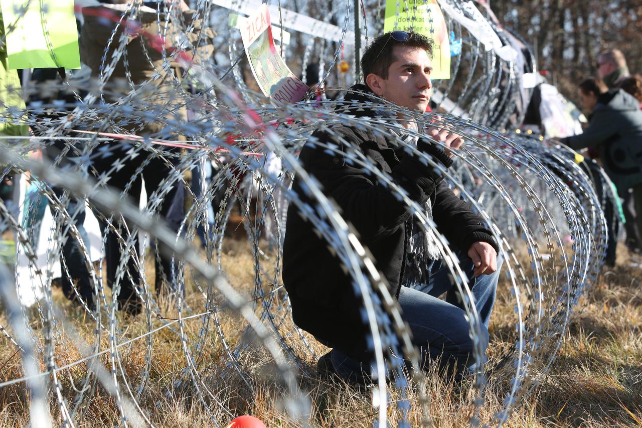 19.12.2015., Oprtalj - Na granicnom prijelazu Lucija-Brezovica odrzan je veliki prosvjed protiv slovenske zilet zice pod nazivom Protiv zice i za humanu Europu. Photo: Nel Pavletic/PIXSELL