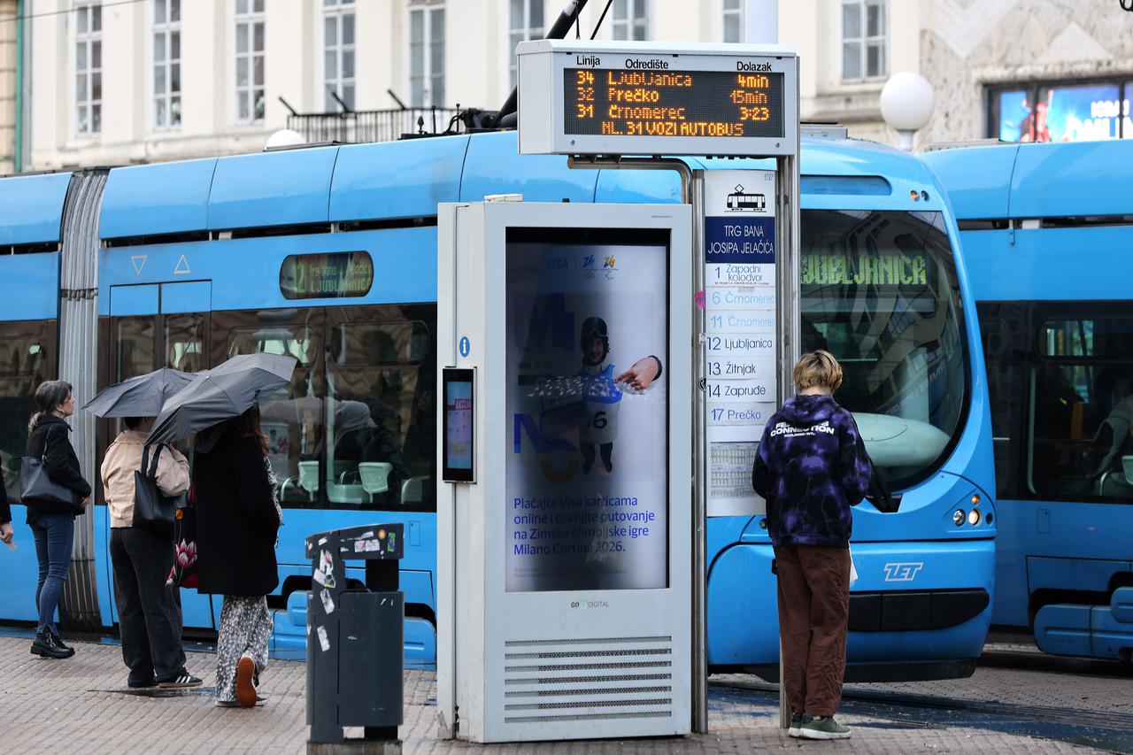 Zagreb: ZET-ovi ekrani na Trgu zamijenili noć i dan