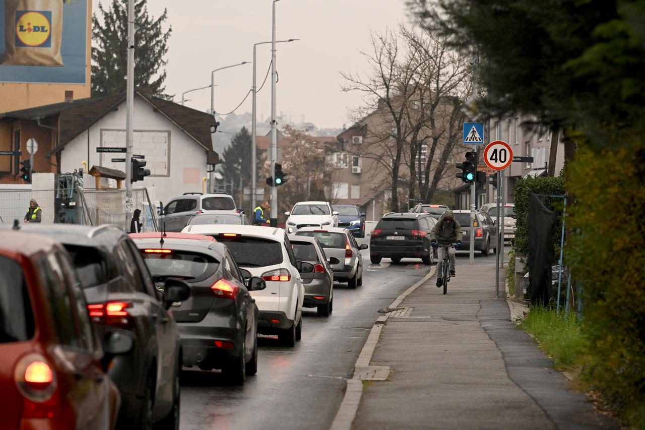 Zagreb: Prometna gužva na Zagrebačkoj cesti
