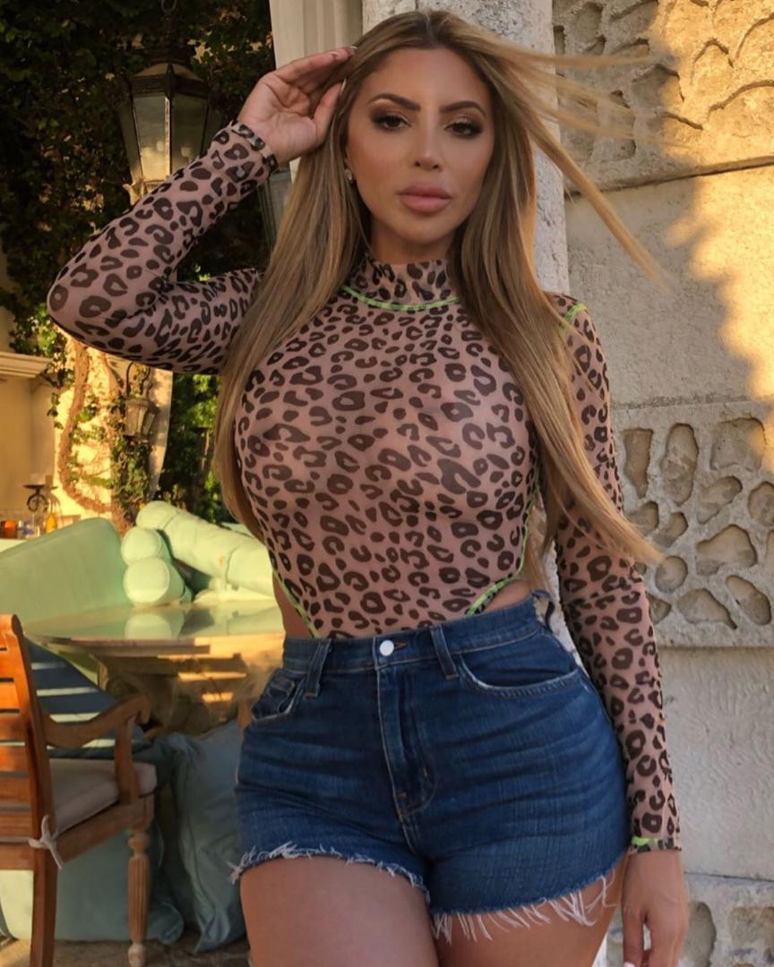 Vjerojatno zbog nagađanja kako voli mlađe muškarce Larsa je “optužena” da ima aferu s mladom NBA zvijezdom, 22-godine mlađim Benom Simmonsom, s kojim je nedavno bila u društvu u jednom noćnom klubu. 