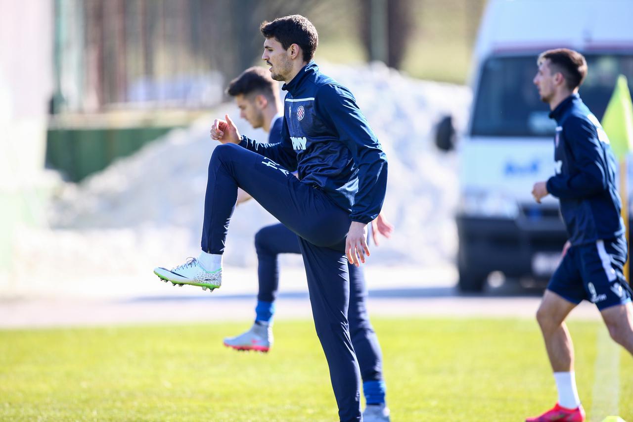 Zagrijavanje nogometaša Zagreba i Hajduka uoči utakmice osmine finala Hrvatskog nogometnog kupa