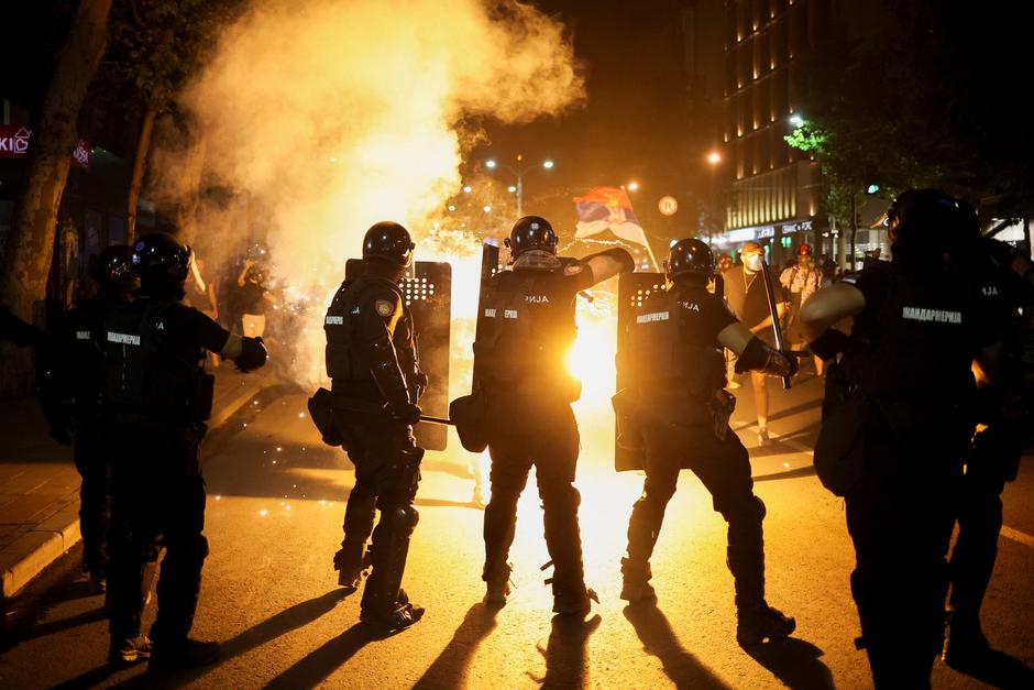 Sukob policije i prosvjednika u Beogradu