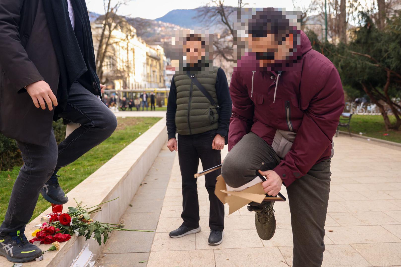 U Sarajevu je danas položeno cvijeće u čast ruskom oporbenom lideru Alekseju Navaljnom koji je 16. veljače preminuo. 