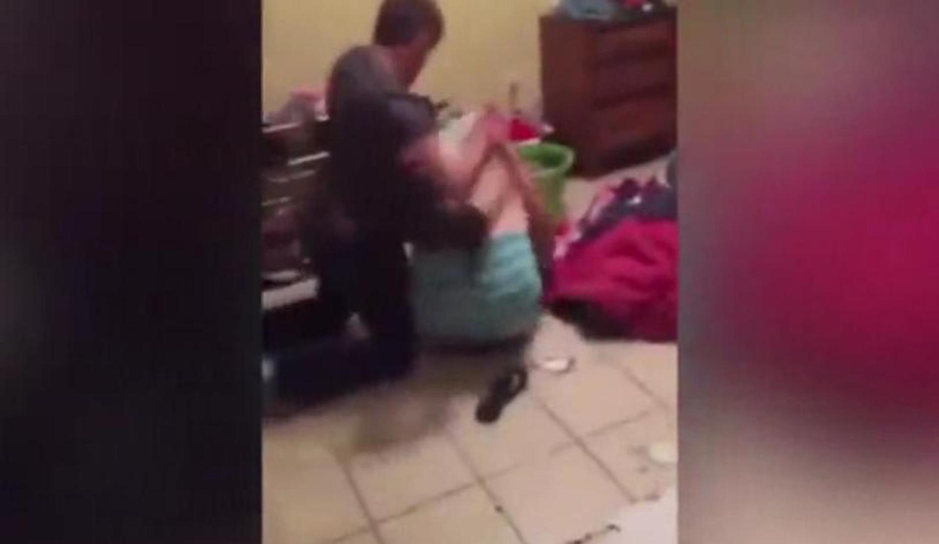 Nasilan je i bio jedan suprug iz Alabame koji je došao kući i našao svoju suprugu u krevetu s drugim muškarcem. Suprug nije dvojio ni sekunde već je odmah nasrnuo na ljubavnika svoje žene te ga tukao prvo na krevetu, a kada se napadnuti muškarac uspio izvući i pobjeći s kreveta, pobješnjeli suprug nastavio ga je tući na podu.