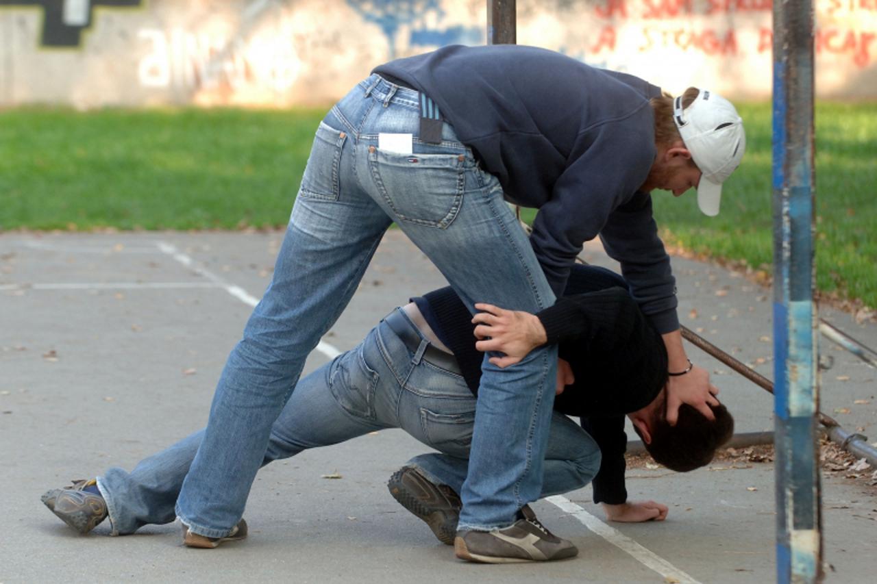 'unutrasnja...zagreb...12.10.2006.  nasilje u skoli, tucnjava, maltreiranje, ucenici,  foto: goran stanzl'