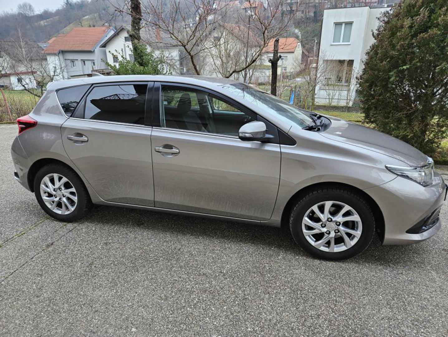 2016 Toyota Auris 1.2 VVT-i Business Edition - 2016. godina, 92 200 kilometara, 13.900 eura