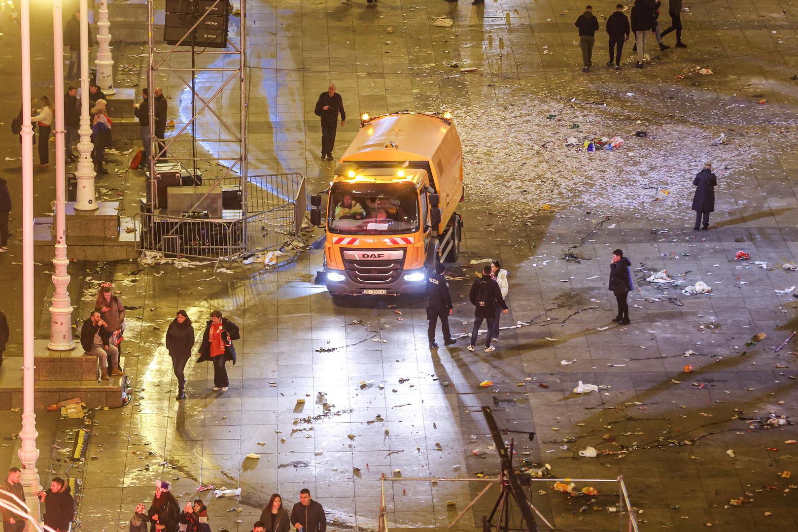03.02.2025., Zagreb - Svecani docek hrvatske rukometne reprezentacije u Zagrebu nakon osvojenog drugog mjesta na Svjetkom prvenstvu. Radnici cistoce ciste Trg bana Josipa Jelacica nakon odlaska navijaca. Photo: Luka stanzl/PIXSELL